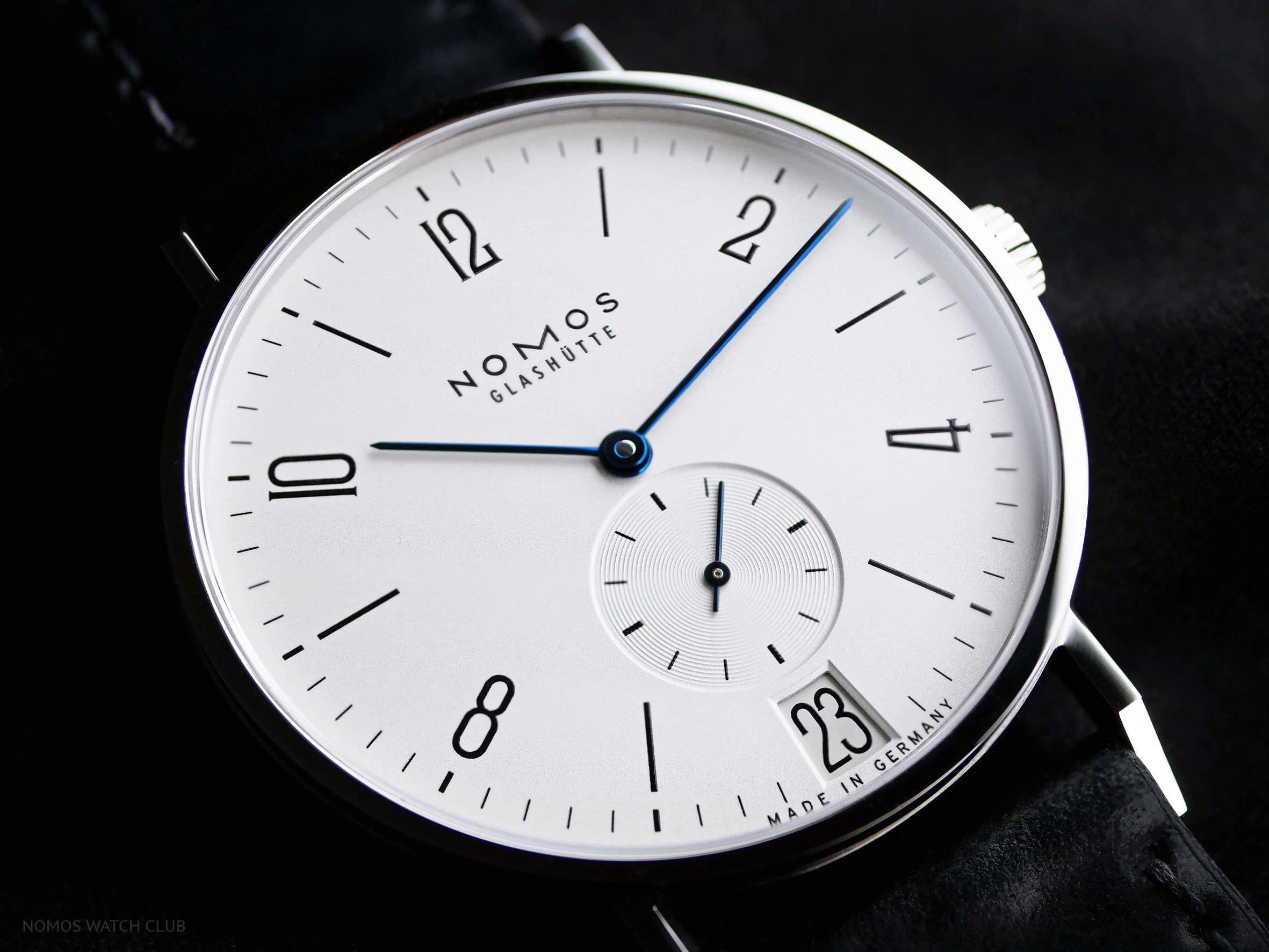 Hands on NOMOS Tangente 38 Date